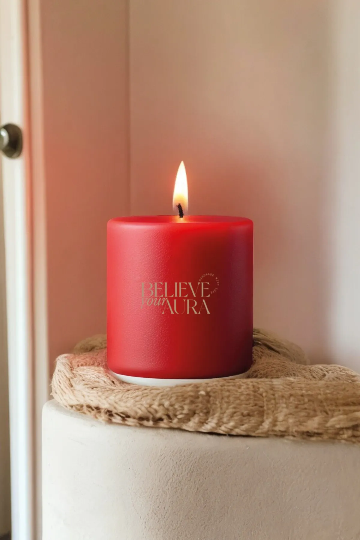 Believe Your Aura Sandal Ağacı Kokulu %100 Doğal Soya Mumu Silindir Kırmızı Dekoratif Mum - KLM200-11-28