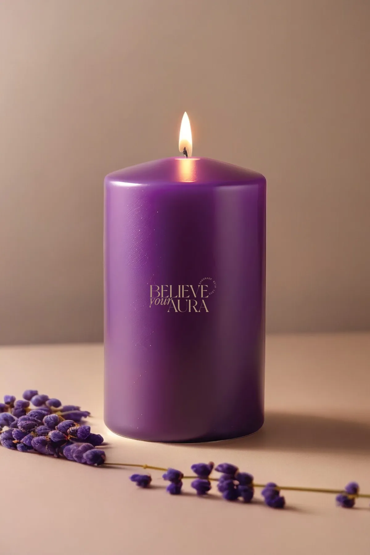 Believe Your Aura Lavanta Kokulu %100 Doğal Soya Mumu Silindir Mor Dekoratif Mum - KLM202-14-25