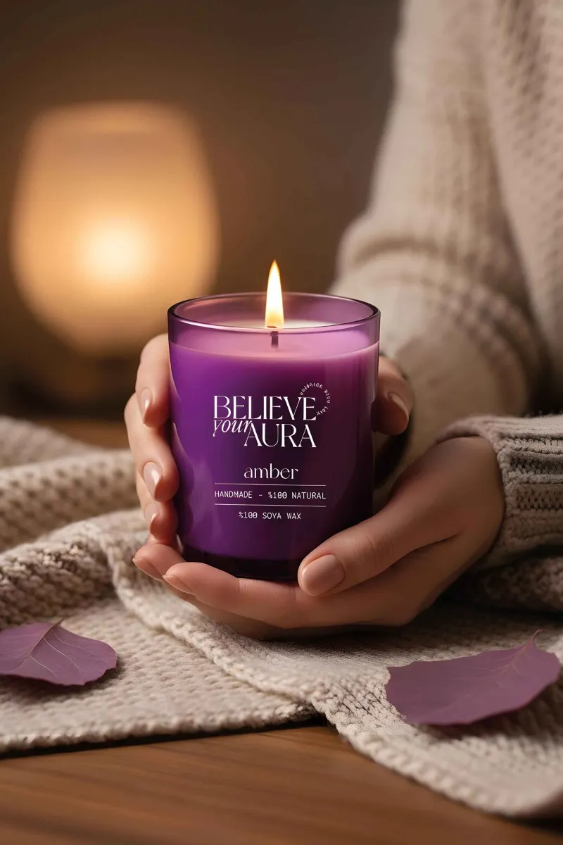 Believe Your Aura Amber Kokulu Bardak Mum - %100 Doğal Soya Mumu Aromaterapi Mor Bardak Mum MBSBRD07010-AMB