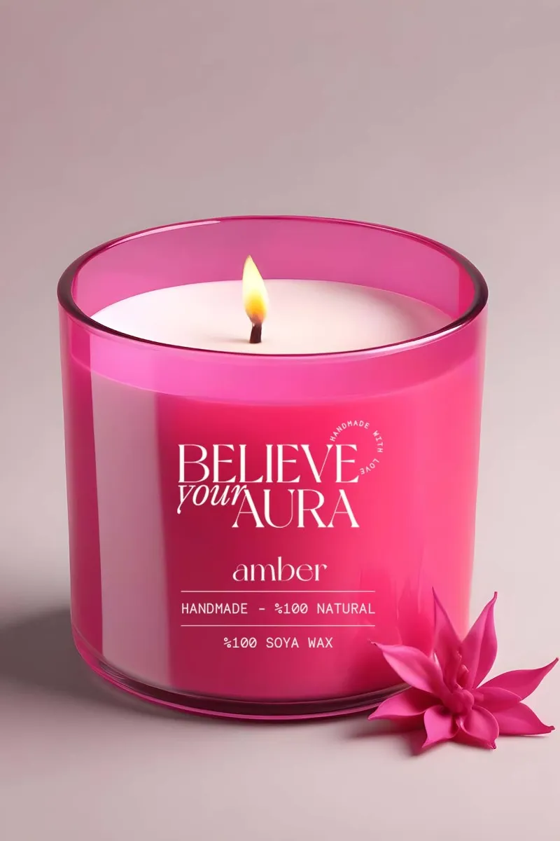 Believe Your Aura Amber Kokulu Mum - %100 Doğal Soya Mumu Fuşya Bardak Mum - MBSBRD07110-AMB