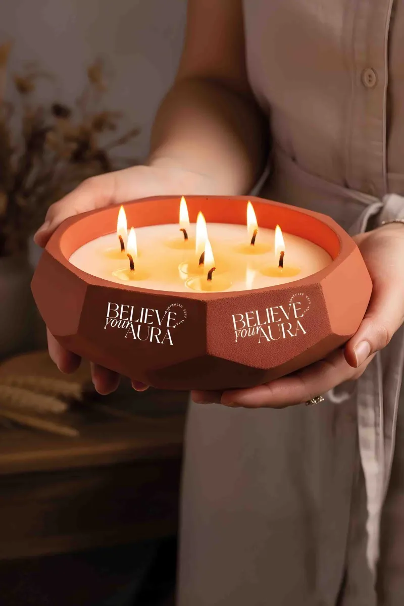 Believe Your Aura Sandal Ağacı Kokulu Mum - %100 Soya Mumu El Yapımı Kırmızı Beton Aromaterapi Kokulu Mum MBSBTN200510-11-SND