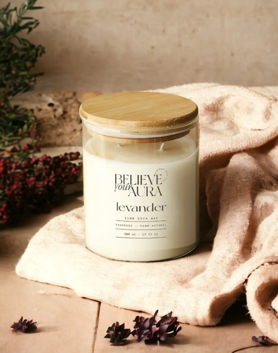 Believe Your Aura Lavanta Kokulu Mum - %100 Doğal Soya Mumu Ahşap Kapaklı Kavanoz Mum - MBSBRD04910-LVN