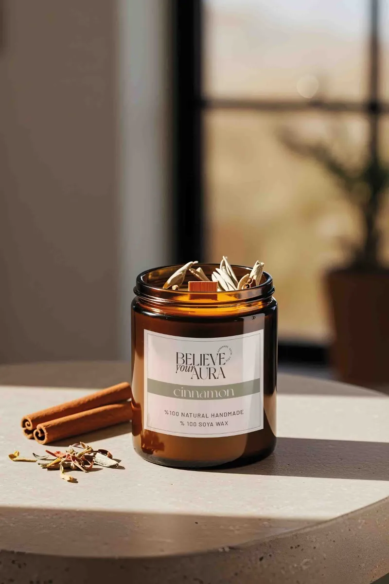Believe Your Aura Adaçayı ve Tarçın Dekorl Tarçın Kokulu Ahşap Fitilli Aromaterapi Kavanoz Mum MTNKAV08310-TRC