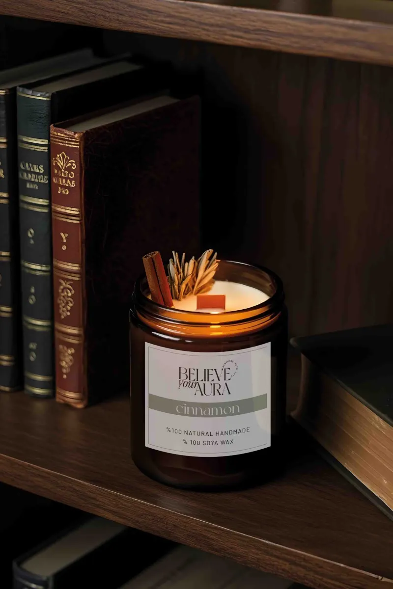 Believe Your Aura Adaçayı ve Tarçın Dekorl Tarçın Kokulu Ahşap Fitilli Aromaterapi Kavanoz Mum MTNKAV08310-TRC