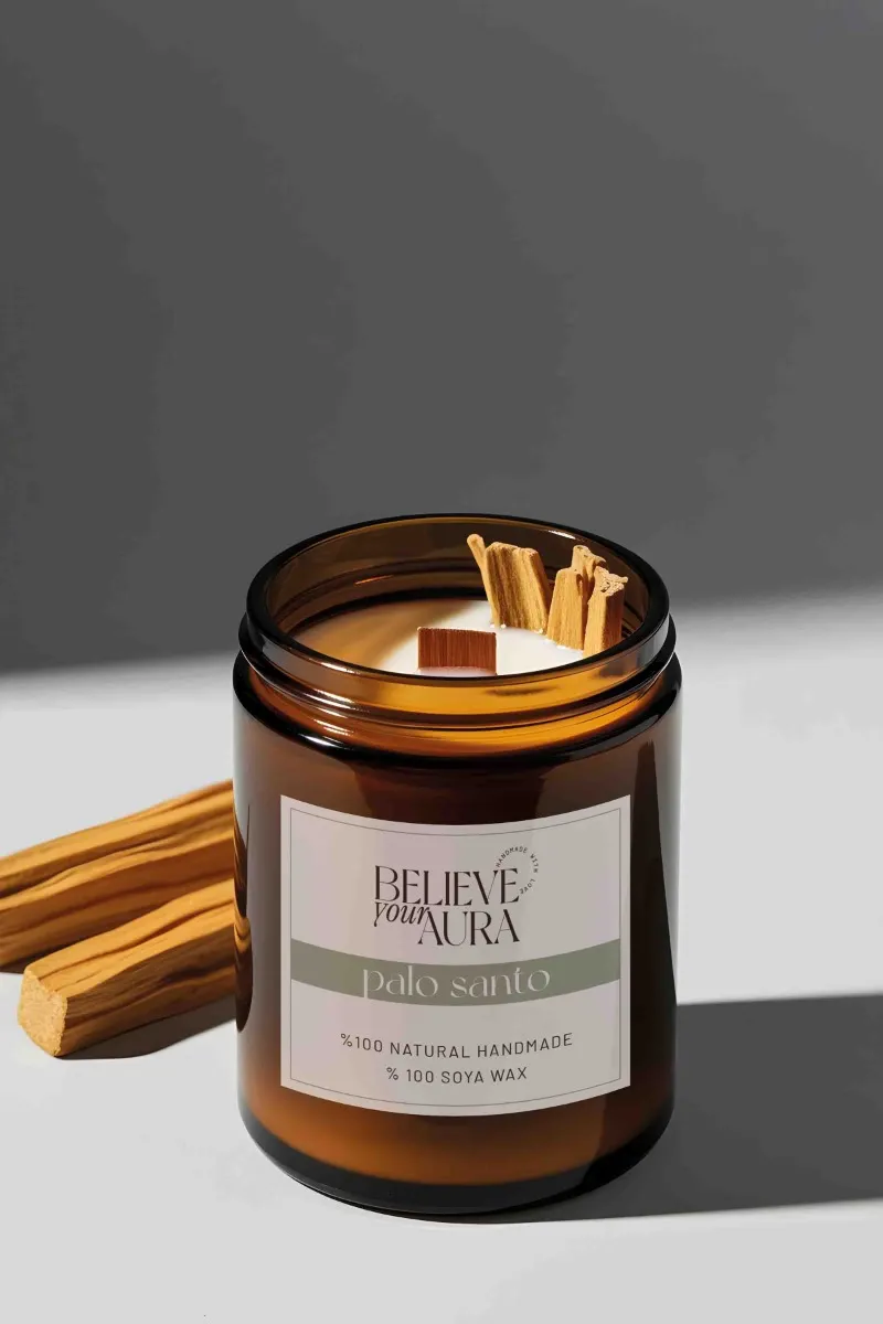 Believe Your Aura Palo Santo Tütsü Dekorlu Sandal Ağacı Kokulu Ahşap Fitilli Kavanoz Mum MTNKAV08410-PLS